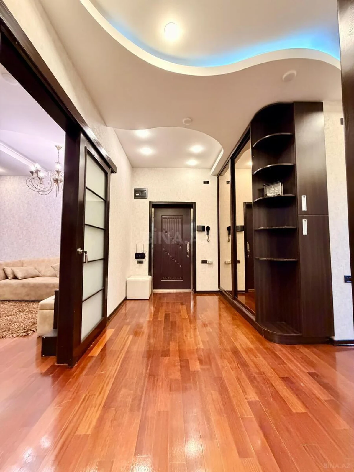 Kirayə verilir 2 otaqlı mənzil 110 m²