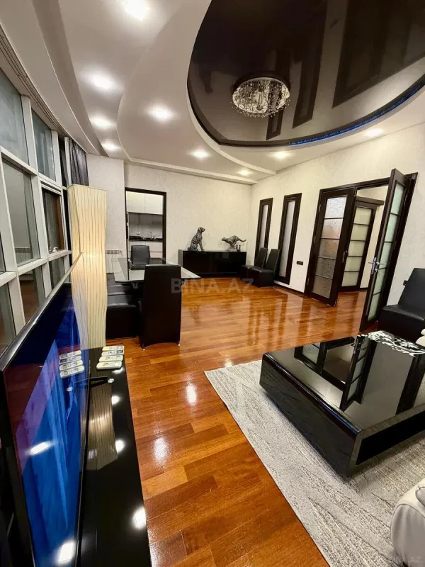 Kirayə verilir 2 otaqlı mənzil 110 m²