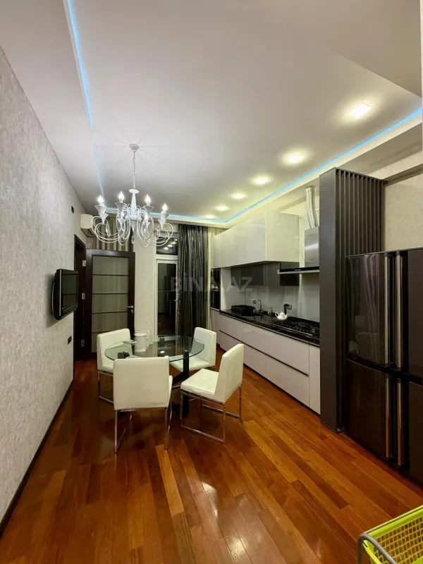 Kirayə verilir 2 otaqlı mənzil 110 m²
