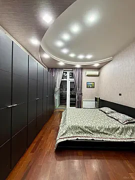 Kirayə verilir 2 otaqlı mənzil 110 m²