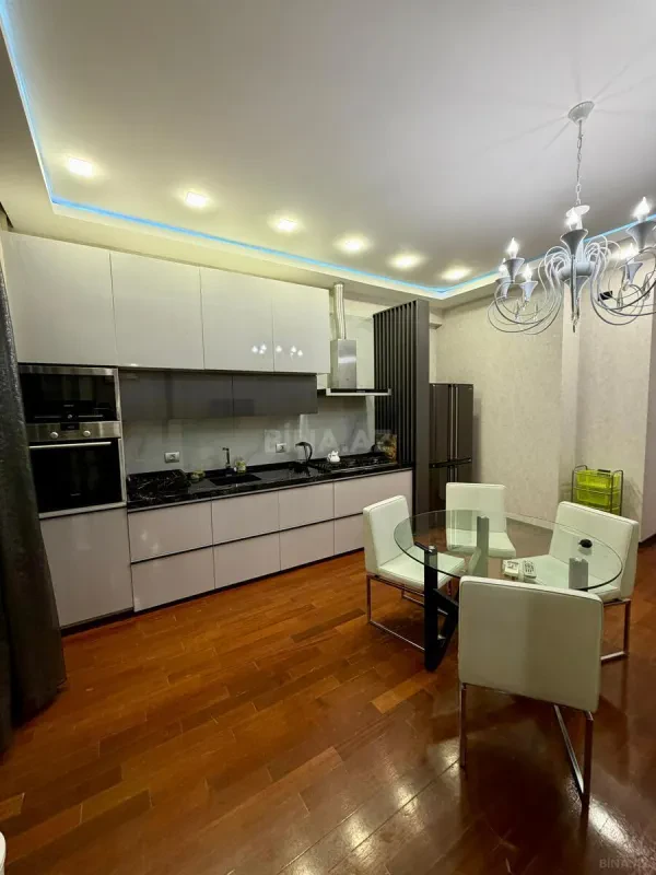 Kirayə verilir 2 otaqlı mənzil 110 m²