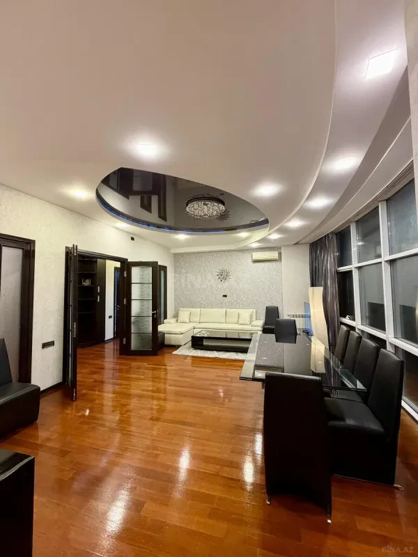 Kirayə verilir 2 otaqlı mənzil 110 m²