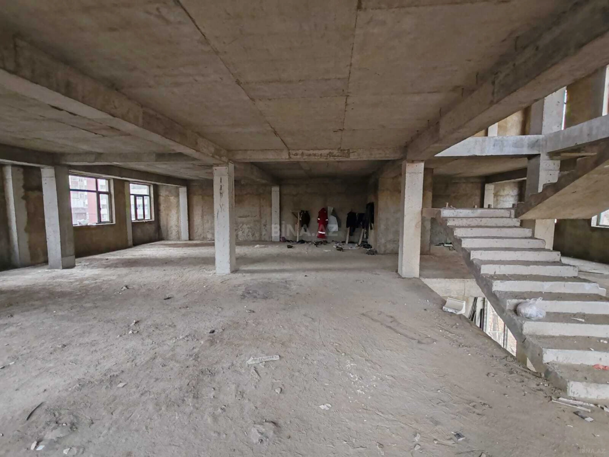 Satılır obyekt 1200 m²