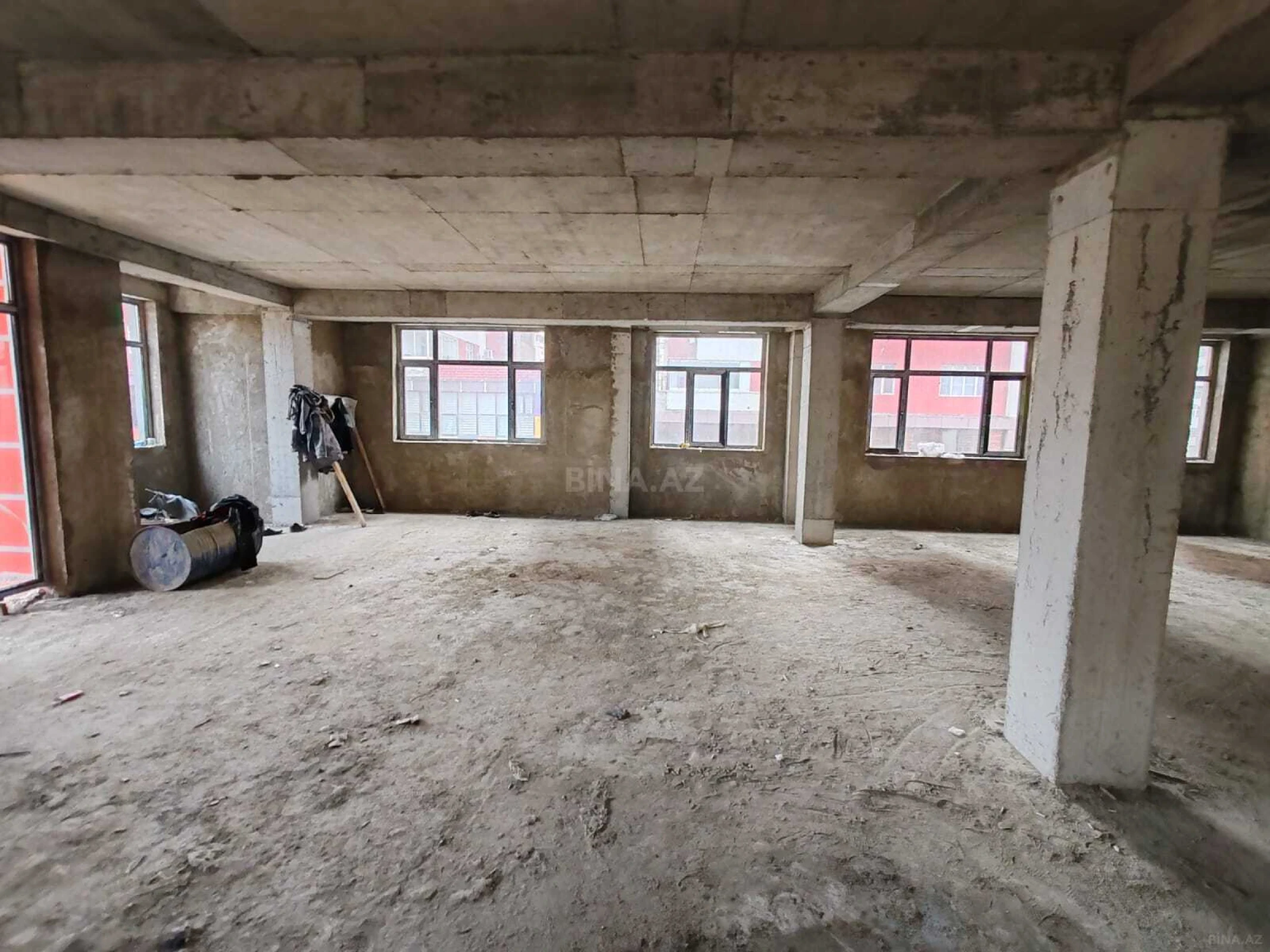 Satılır obyekt 1200 m²