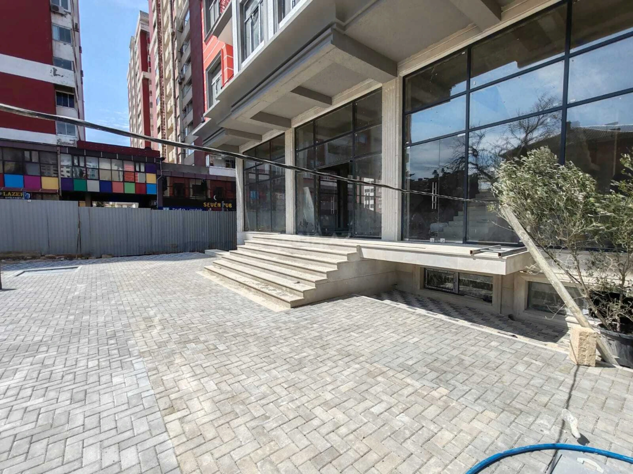 Satılır obyekt 1200 m²