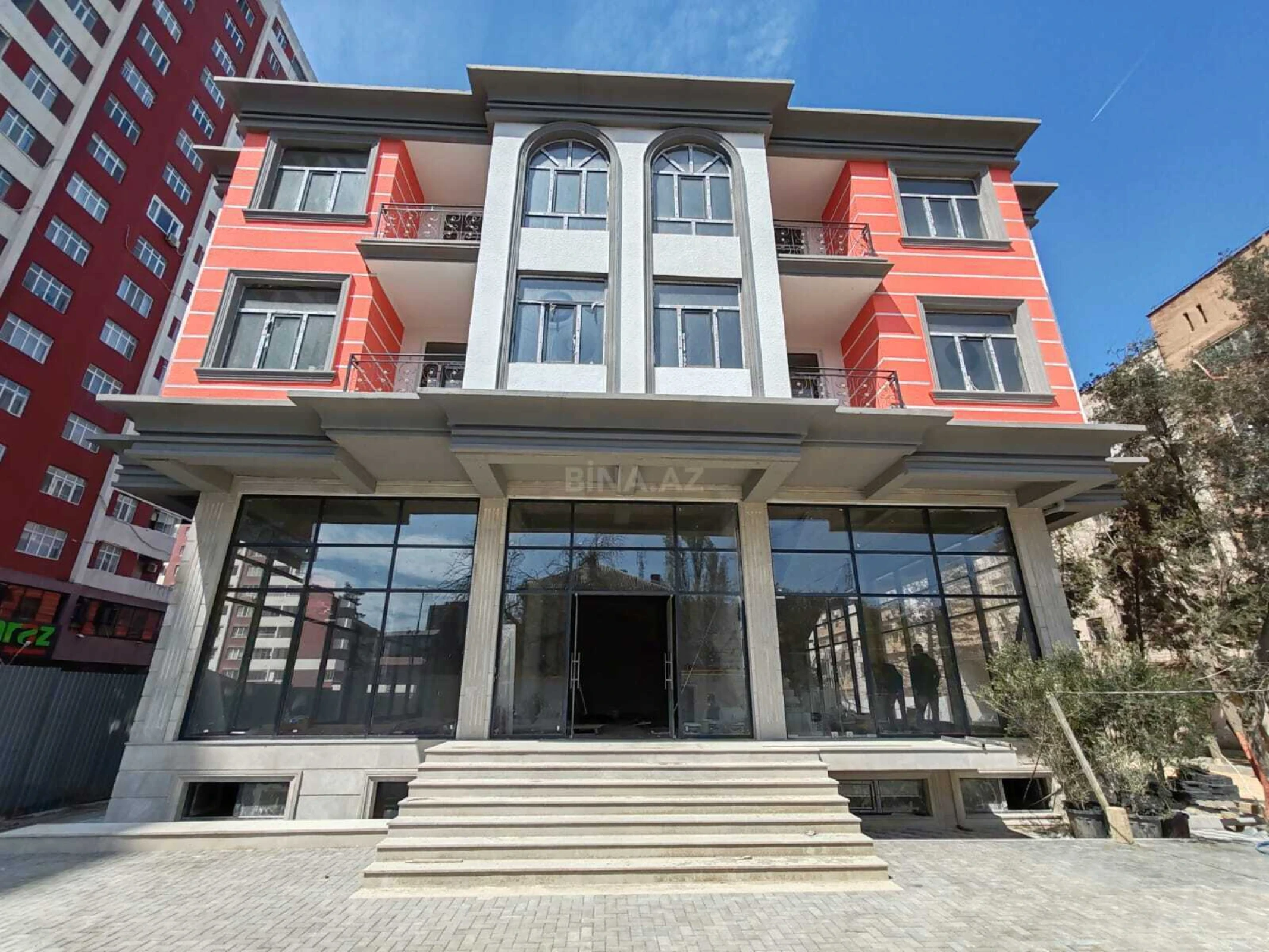 Satılır obyekt 1200 m²