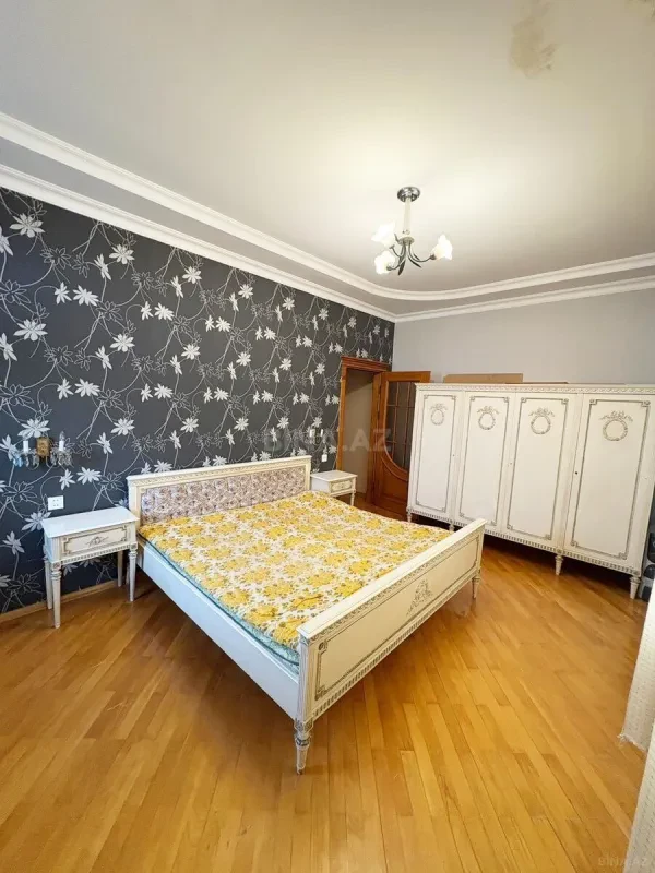 Kirayə verilir 4 otaqlı mənzil 160 m²