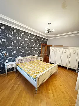 Kirayə verilir 4 otaqlı mənzil 160 m²