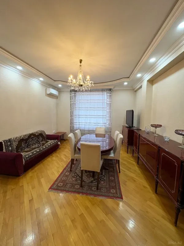 Kirayə verilir 4 otaqlı mənzil 160 m²
