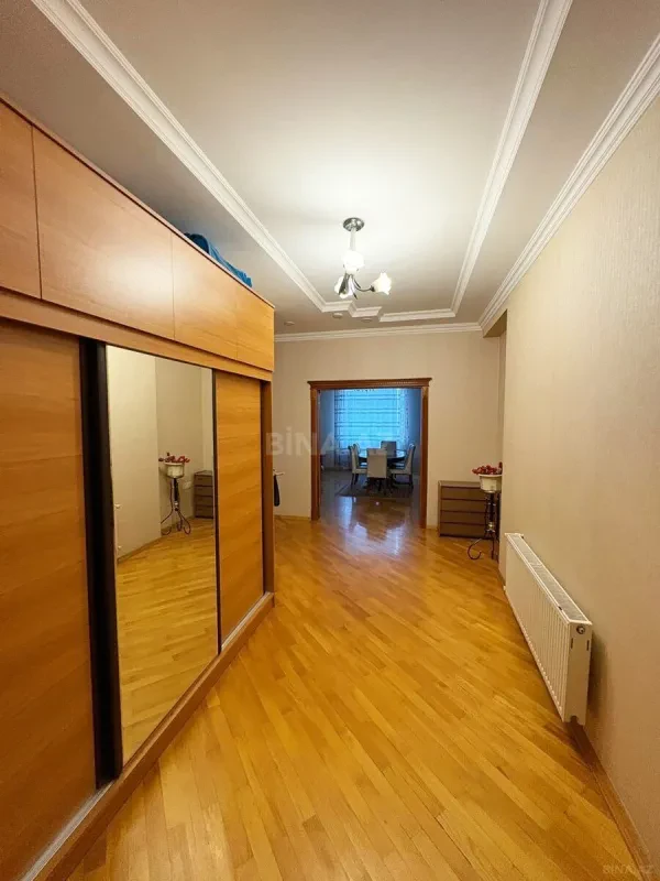 Kirayə verilir 4 otaqlı mənzil 160 m²