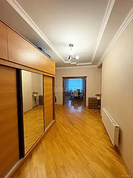 Kirayə verilir 4 otaqlı mənzil 160 m²