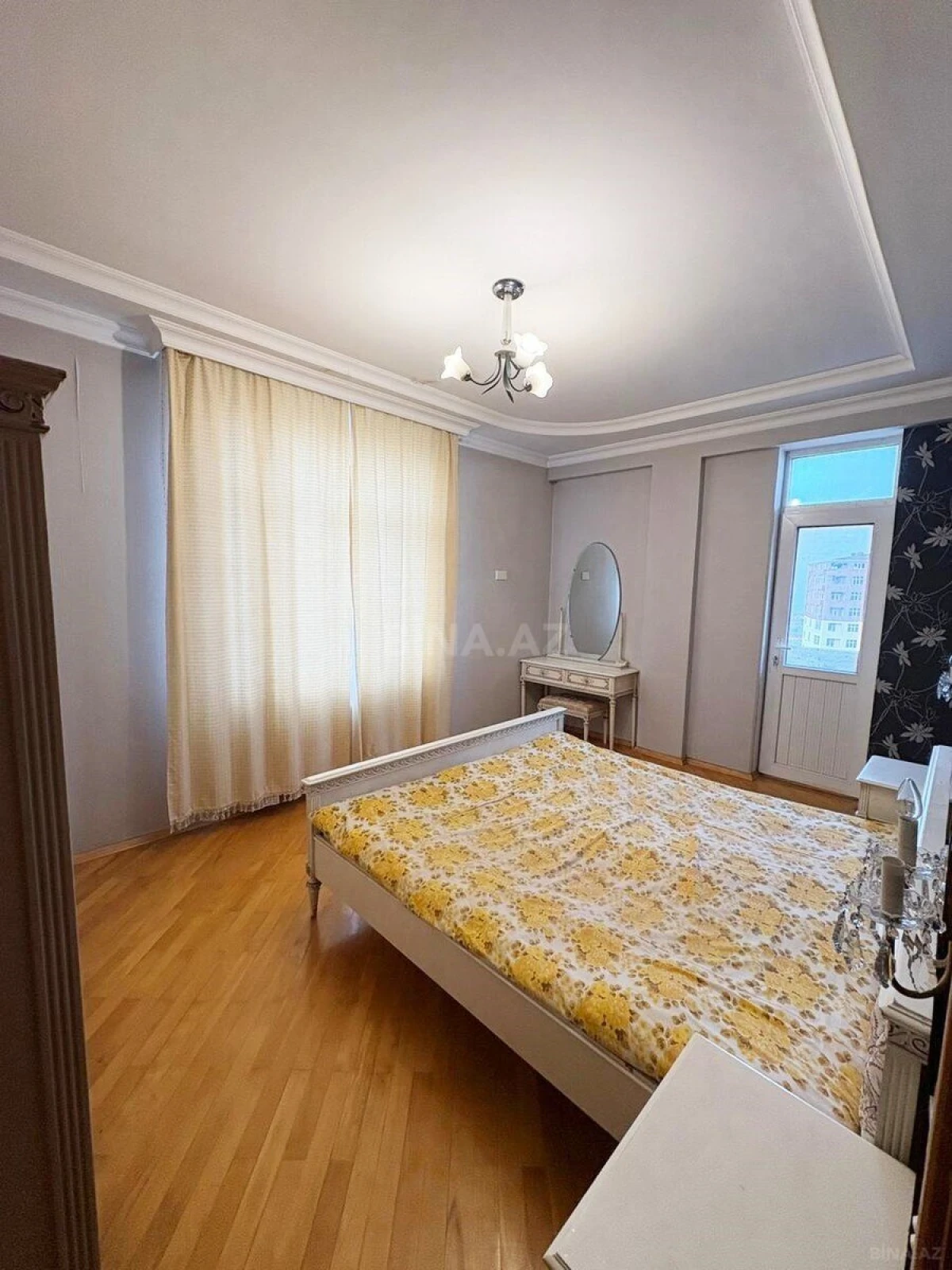 Kirayə verilir 4 otaqlı mənzil 160 m²