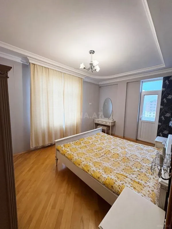 Kirayə verilir 4 otaqlı mənzil 160 m²