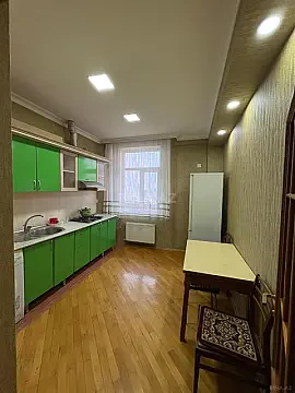 Kirayə verilir 4 otaqlı mənzil 160 m²