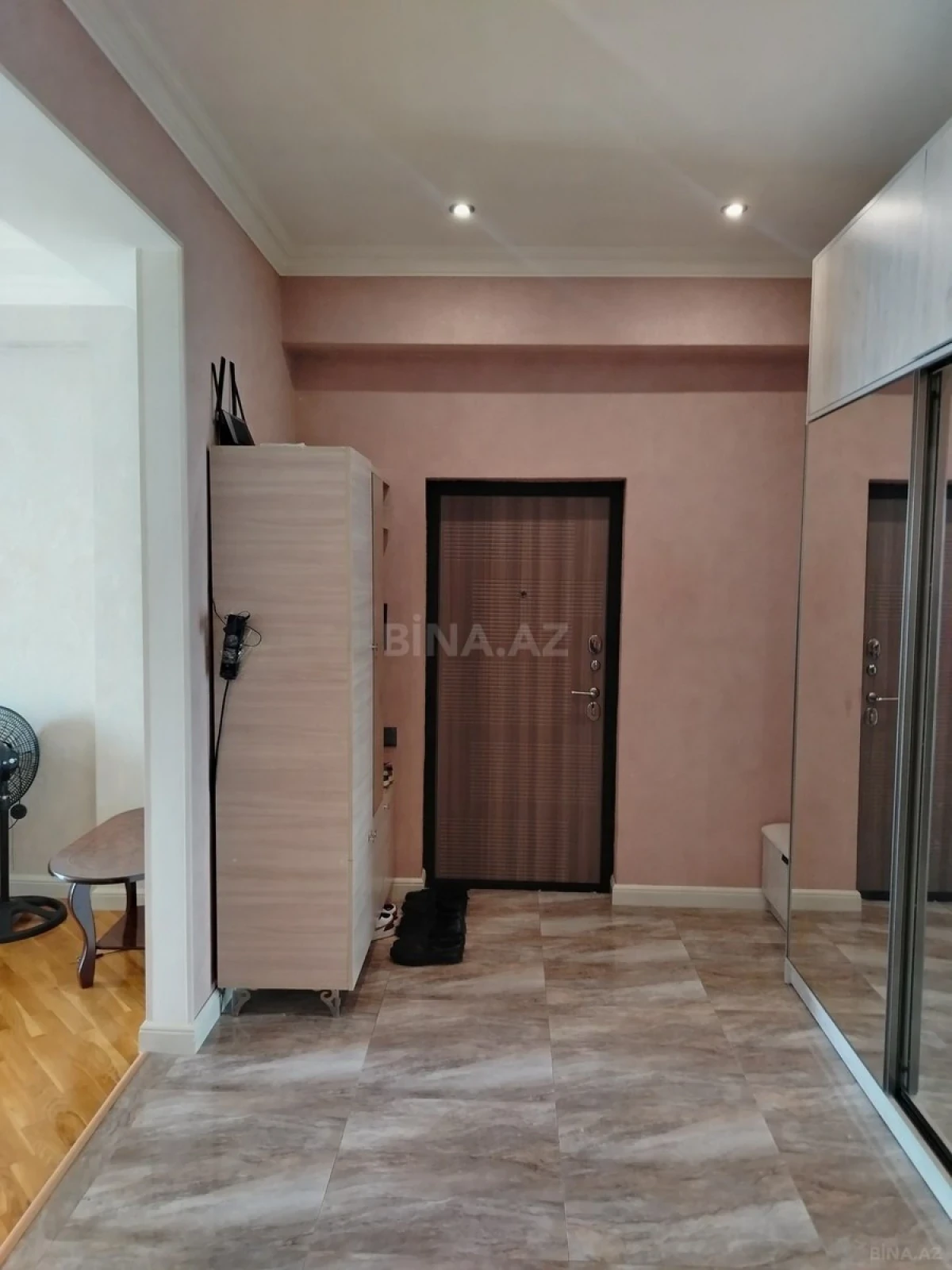 Satılır 2 otaqlı mənzil 98 m²