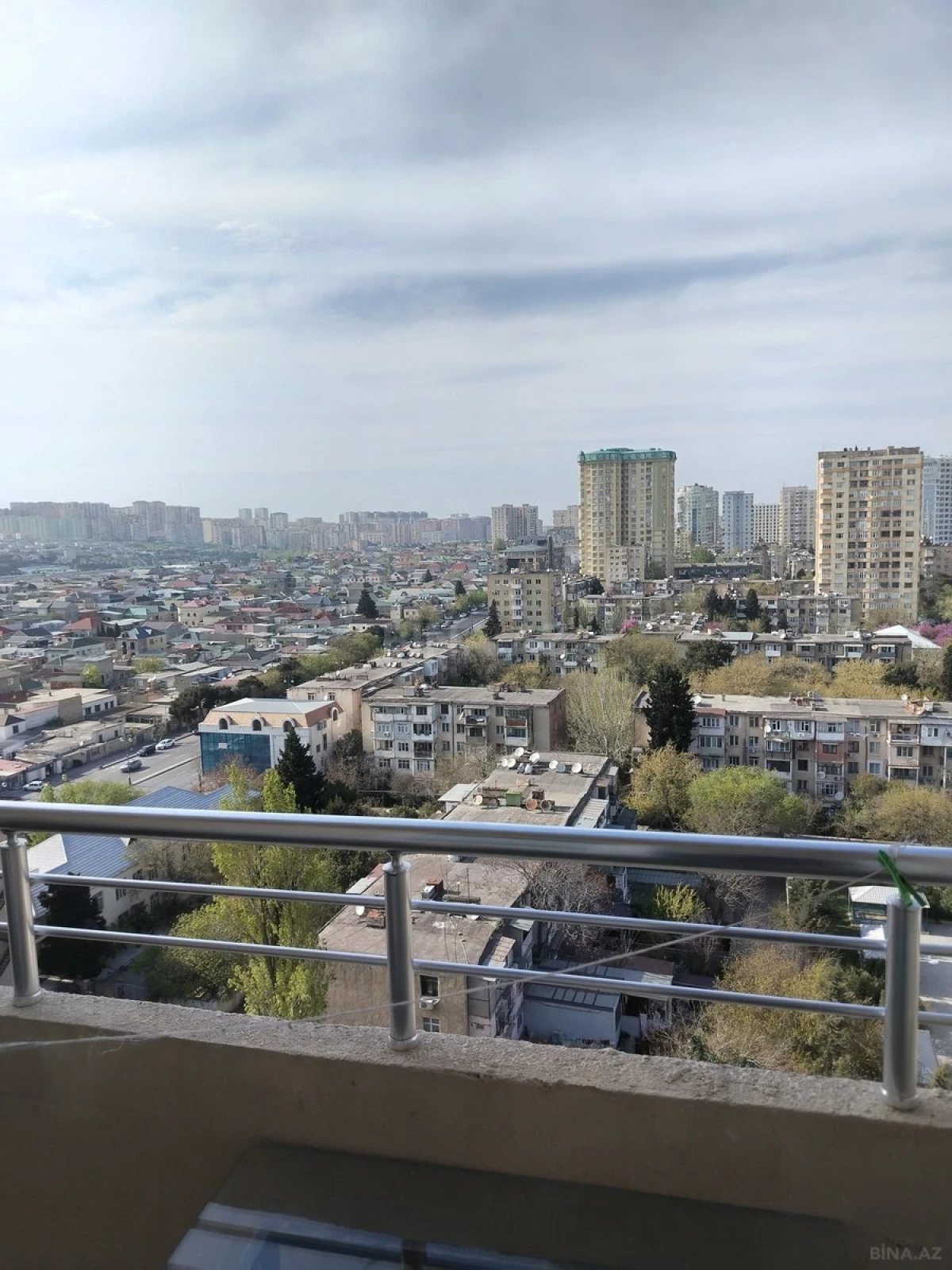 Satılır 2 otaqlı mənzil 98 m²