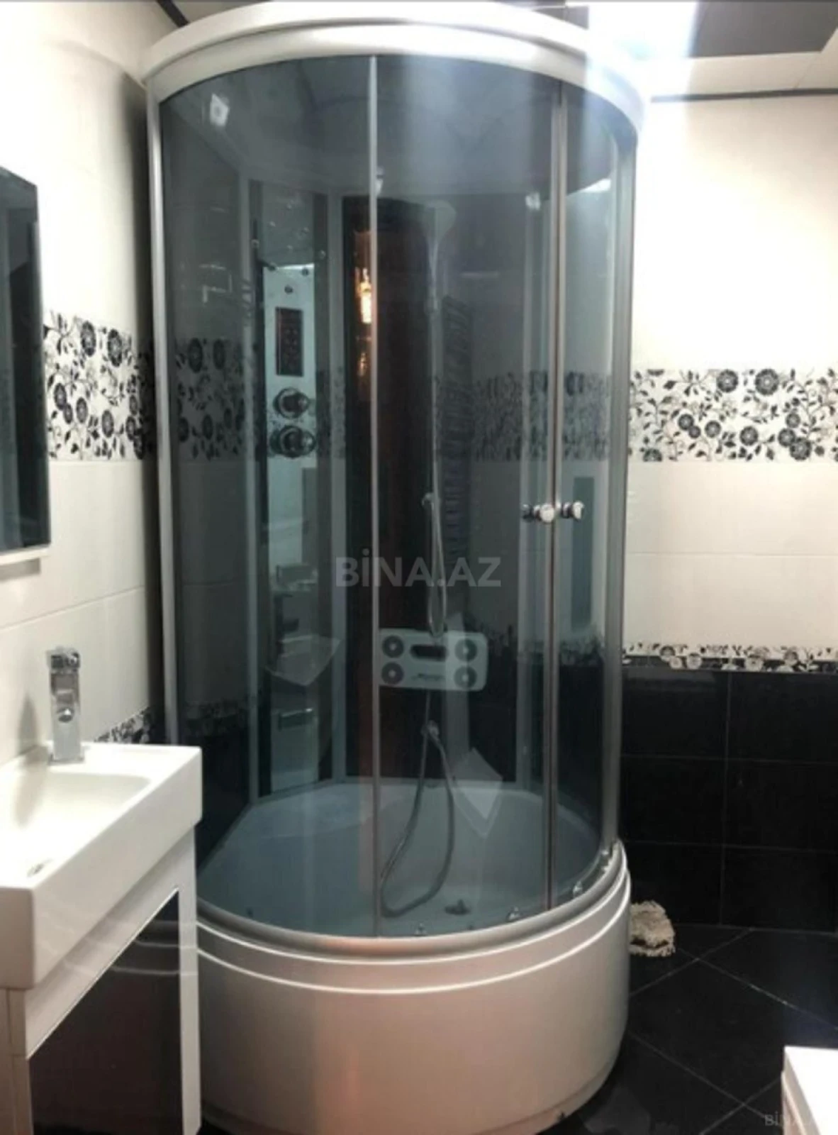 Kirayə verilir 3 otaqlı mənzil 160 m²