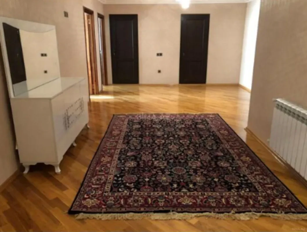 Kirayə verilir 3 otaqlı mənzil 160 m²