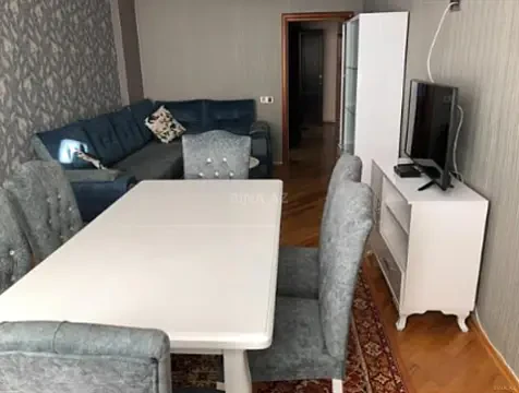 Kirayə verilir 3 otaqlı mənzil 160 m²