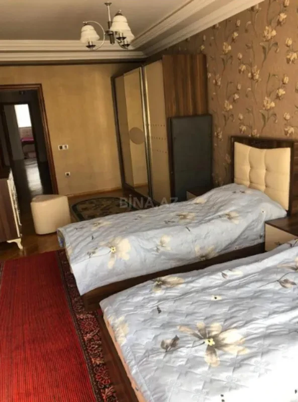 Kirayə verilir 3 otaqlı mənzil 160 m²