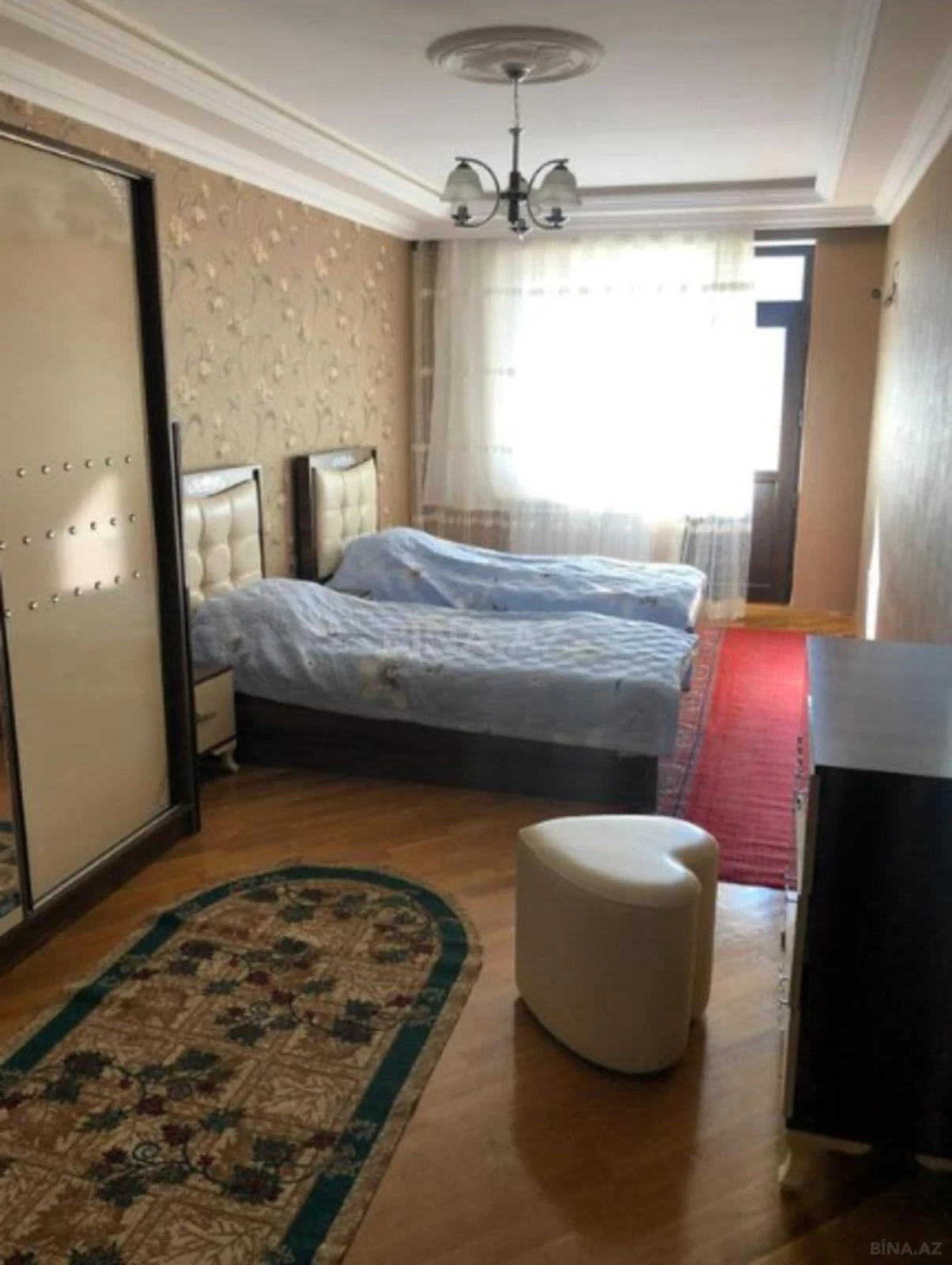 Kirayə verilir 3 otaqlı mənzil 160 m²