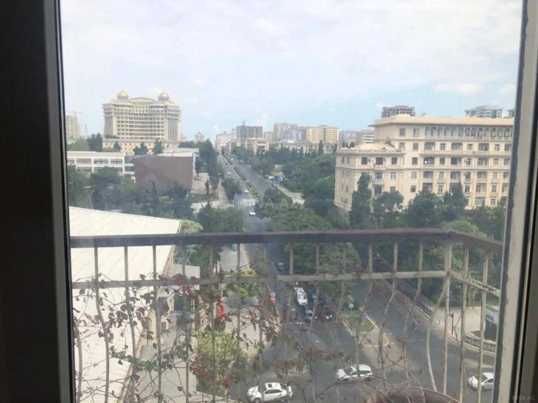 Kirayə verilir 5 otaqlı mənzil 160 m²