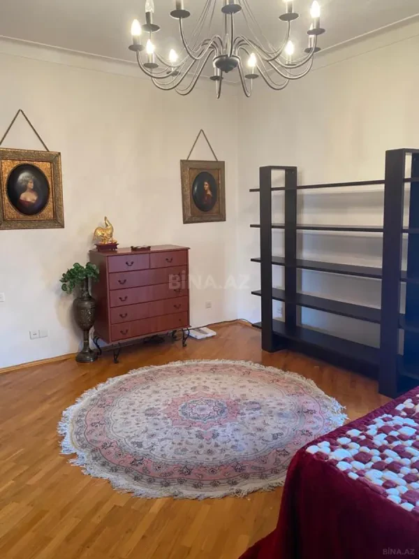 Kirayə verilir 5 otaqlı mənzil 160 m²