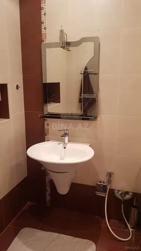 Kirayə verilir 5 otaqlı mənzil 160 m²