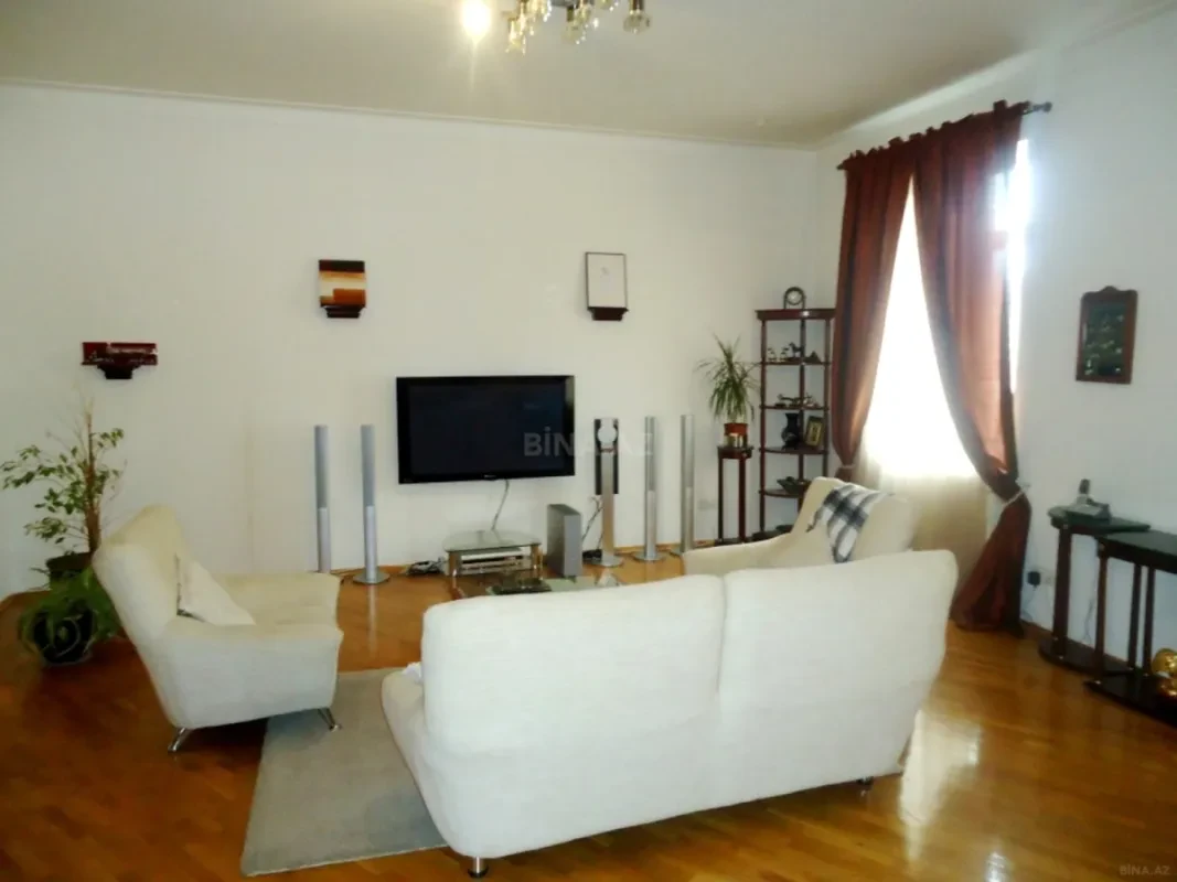 Kirayə verilir 5 otaqlı mənzil 160 m²
