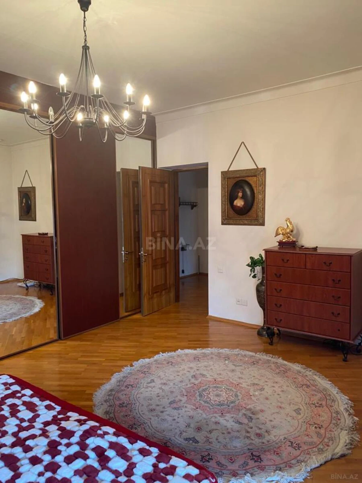 Kirayə verilir 5 otaqlı mənzil 160 m²
