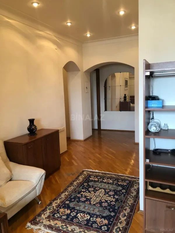 Kirayə verilir 5 otaqlı mənzil 160 m²