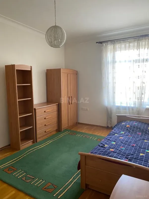 Kirayə verilir 5 otaqlı mənzil 160 m²
