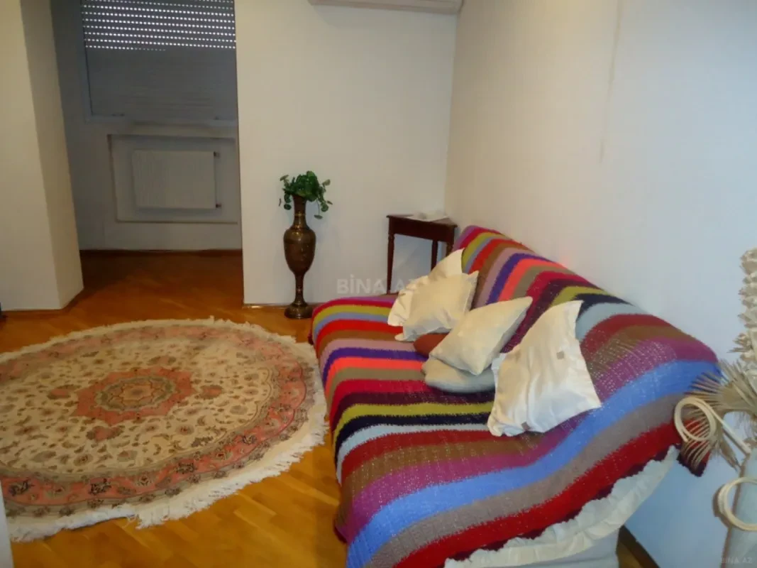 Kirayə verilir 5 otaqlı mənzil 160 m²