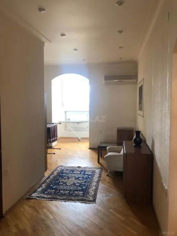 Kirayə verilir 5 otaqlı mənzil 160 m²