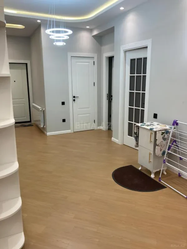 Kirayə verilir 3 otaqlı mənzil 142 m²