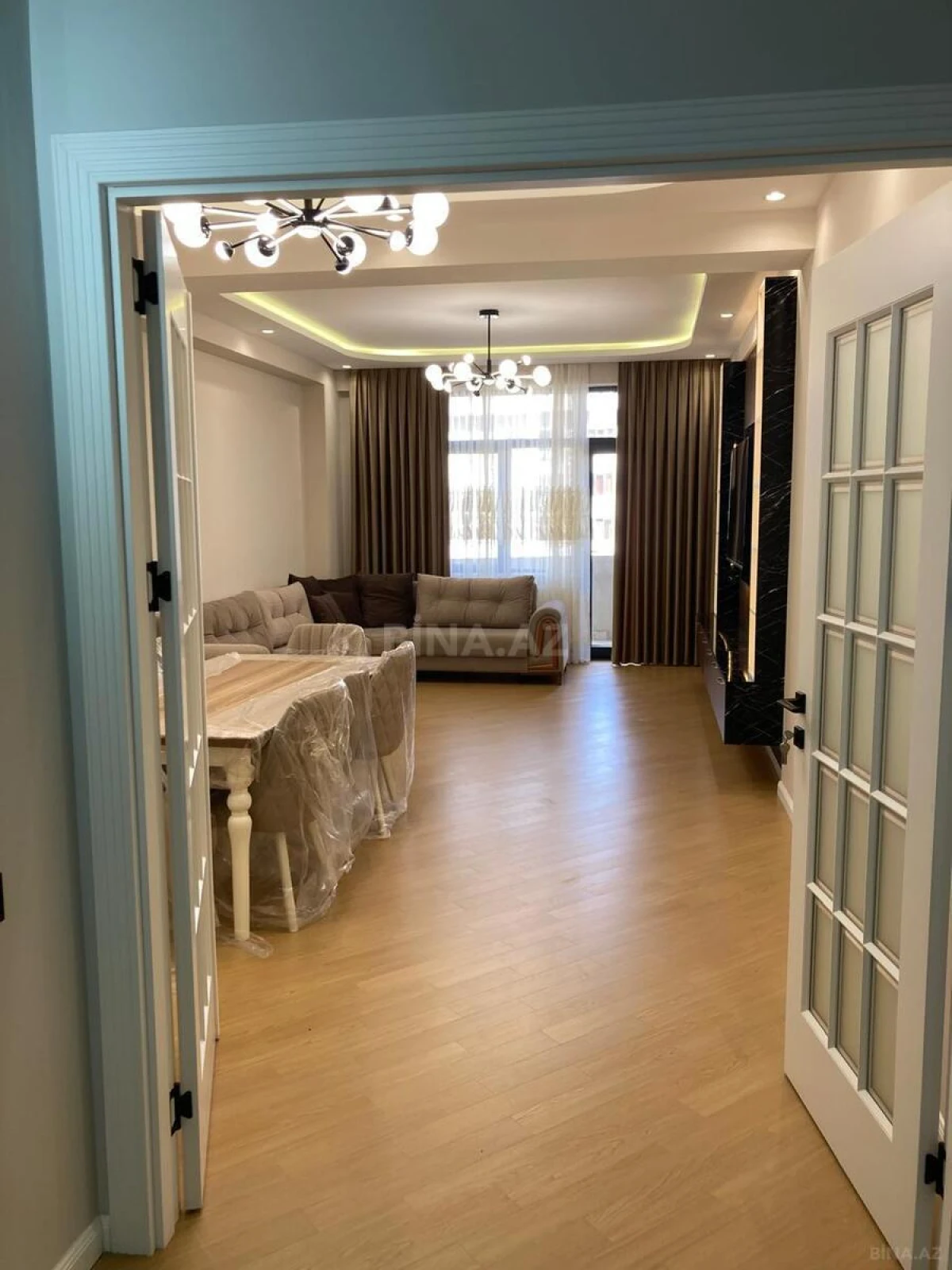 Kirayə verilir 3 otaqlı mənzil 142 m²