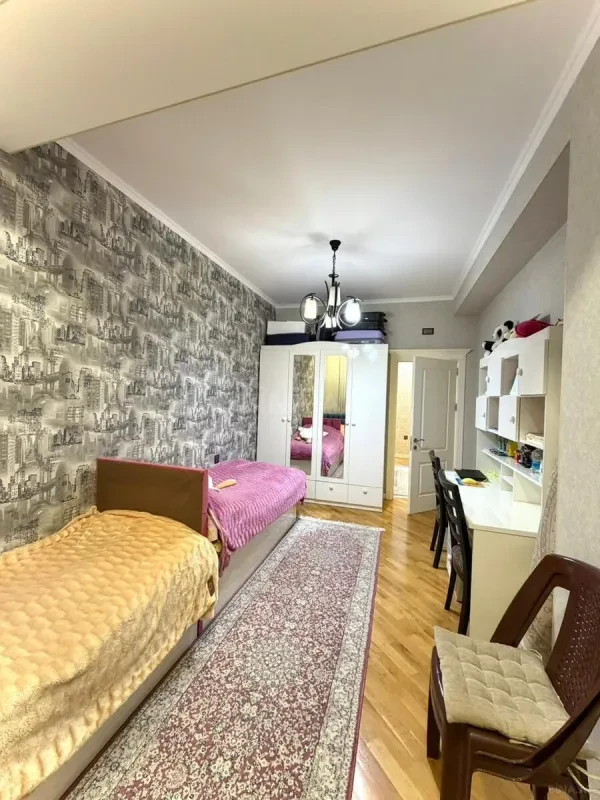 Satılır 3 otaqlı mənzil 130 m²