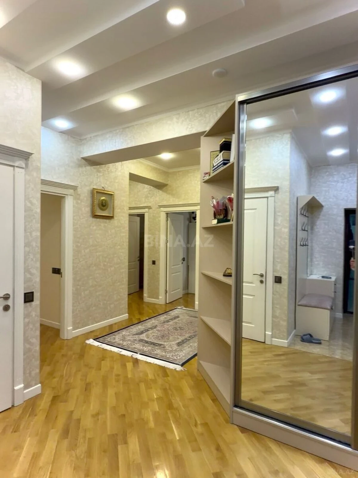 Satılır 3 otaqlı mənzil 130 m²