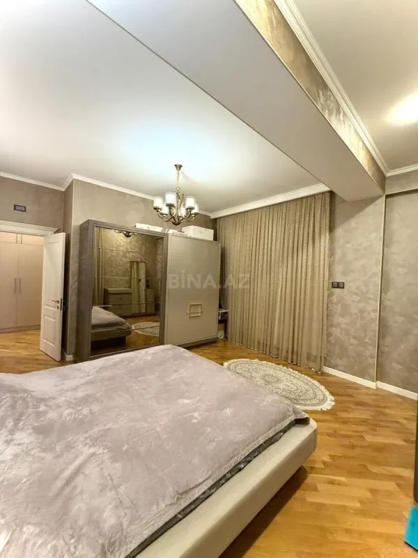 Satılır 3 otaqlı mənzil 130 m²
