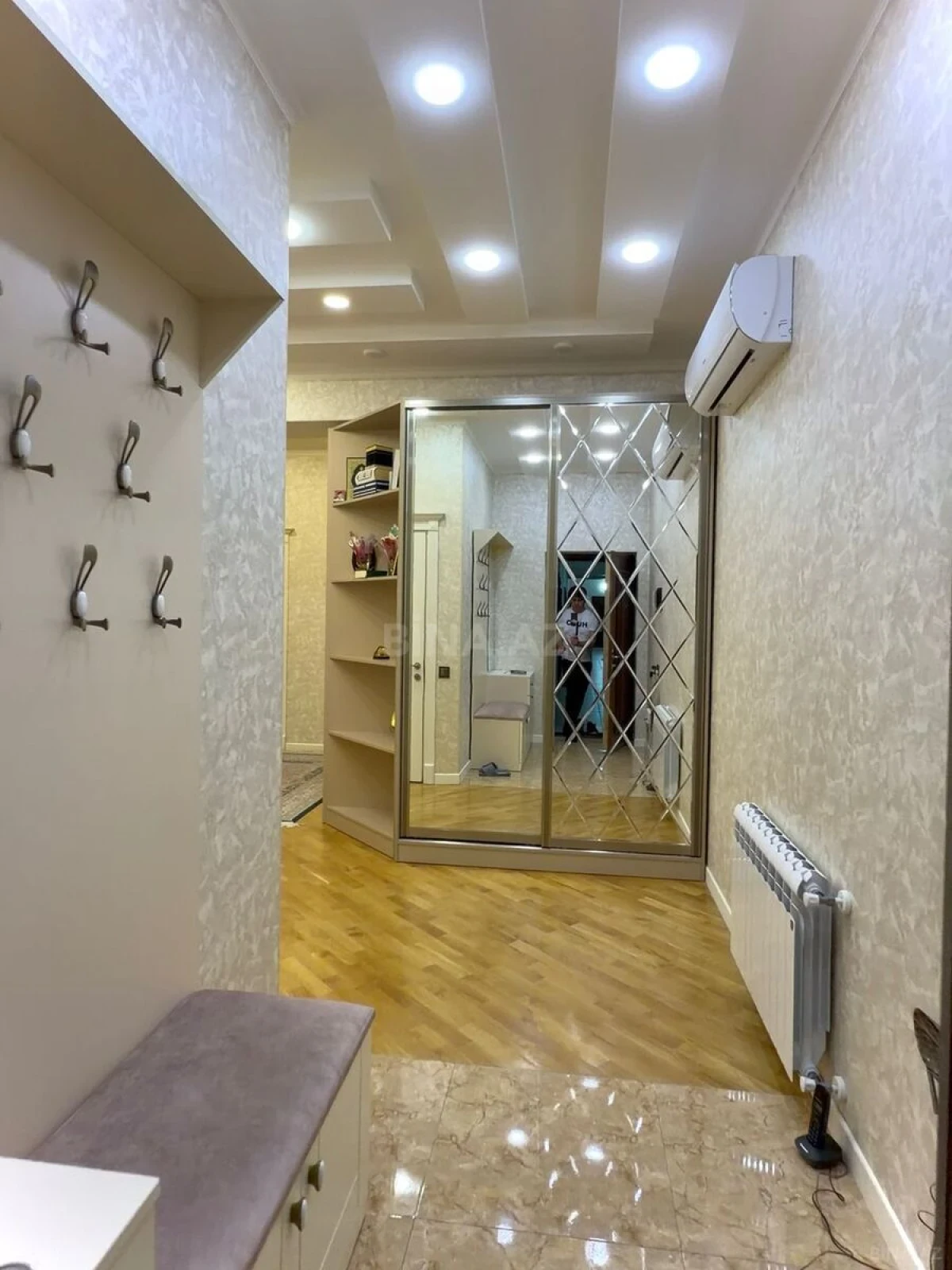 Satılır 3 otaqlı mənzil 130 m²