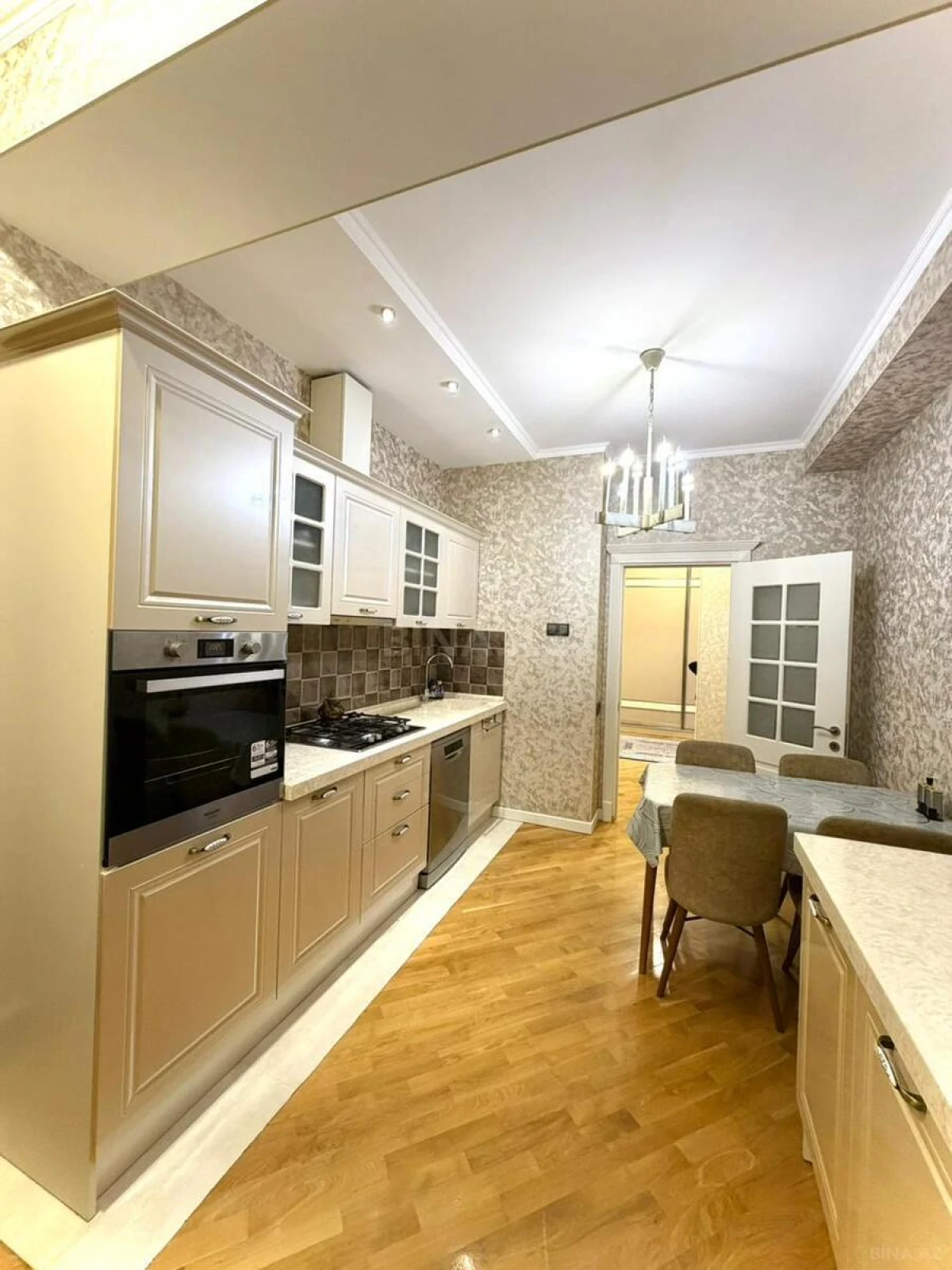 Satılır 3 otaqlı mənzil 130 m²