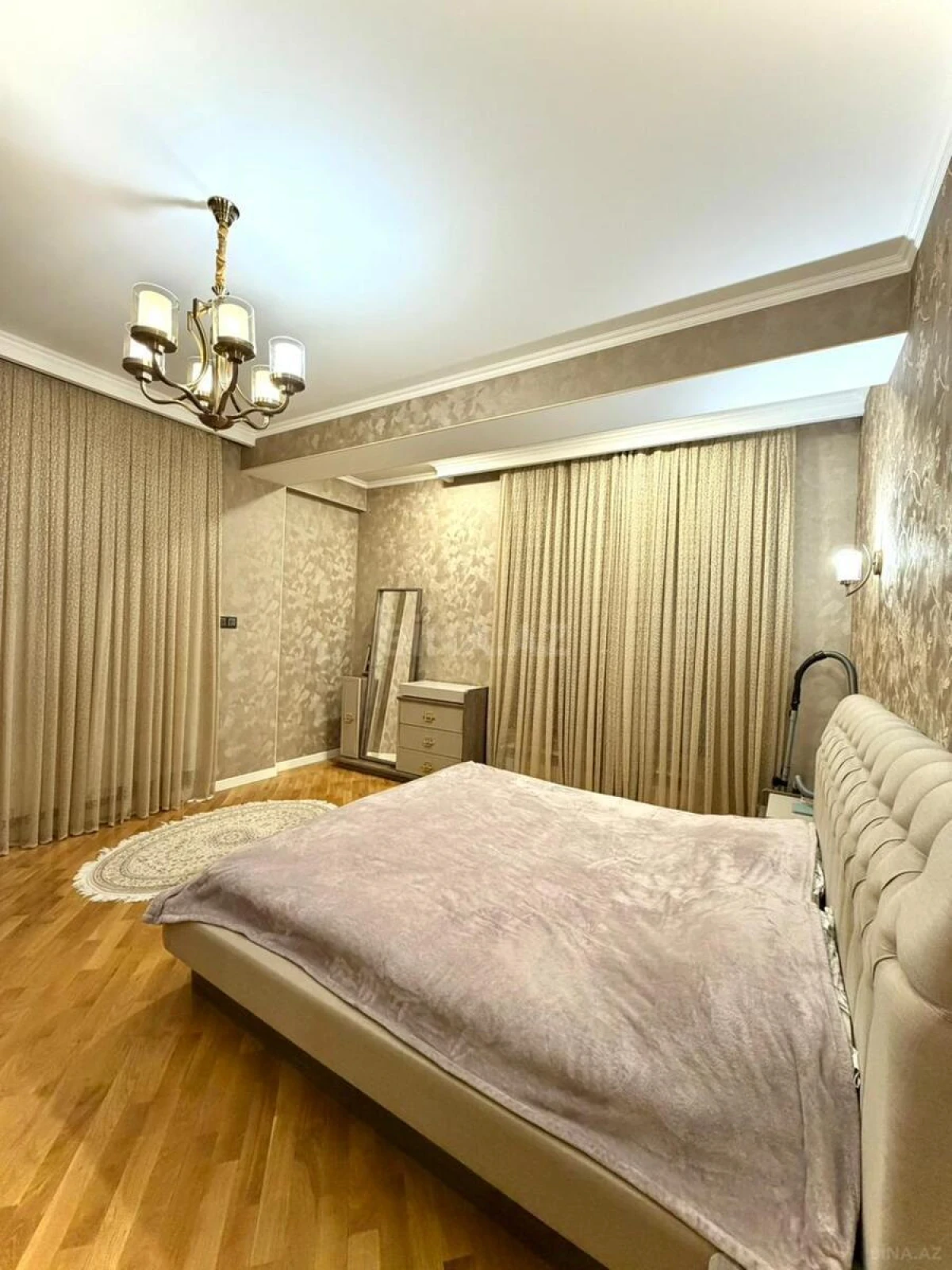 Satılır 3 otaqlı mənzil 130 m²