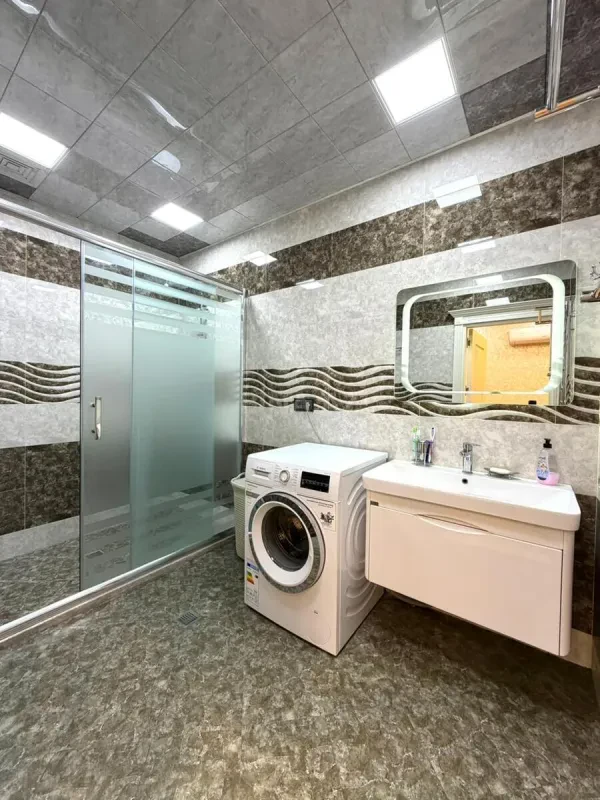 Satılır 3 otaqlı mənzil 130 m²