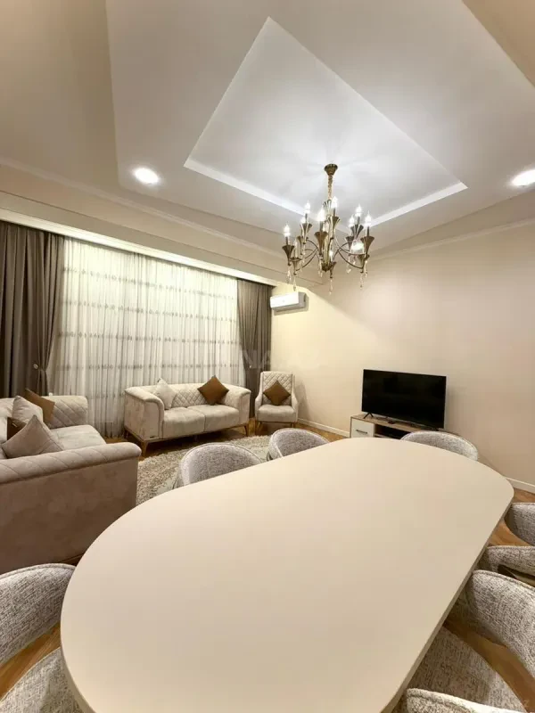 Satılır 3 otaqlı mənzil 130 m²