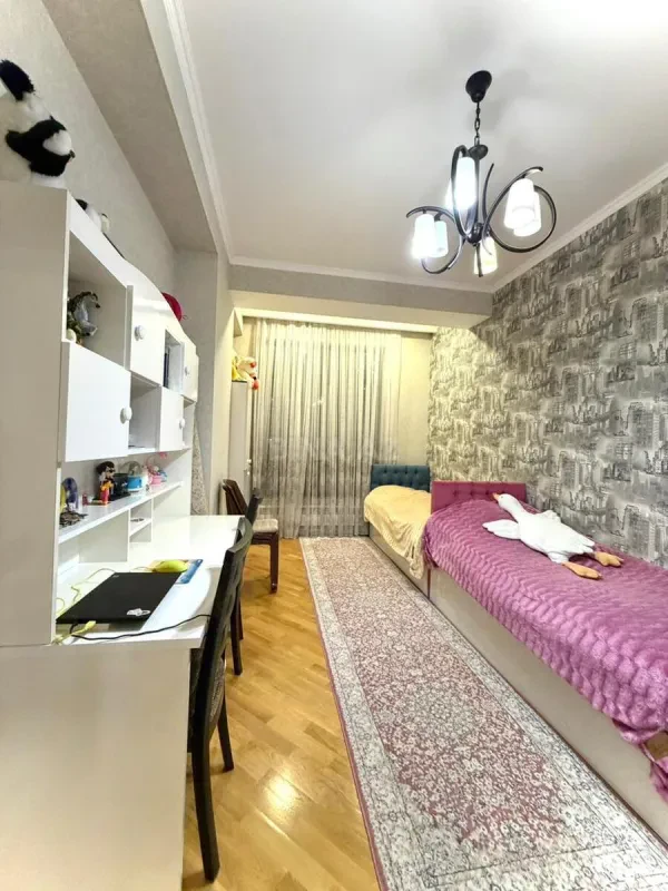 Satılır 3 otaqlı mənzil 130 m²