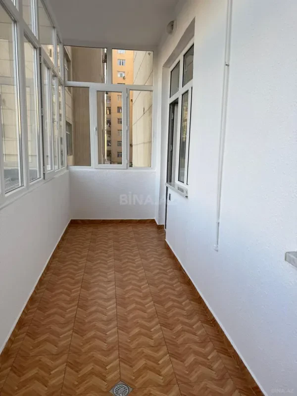 Satılır 3 otaqlı mənzil 121.8 m²