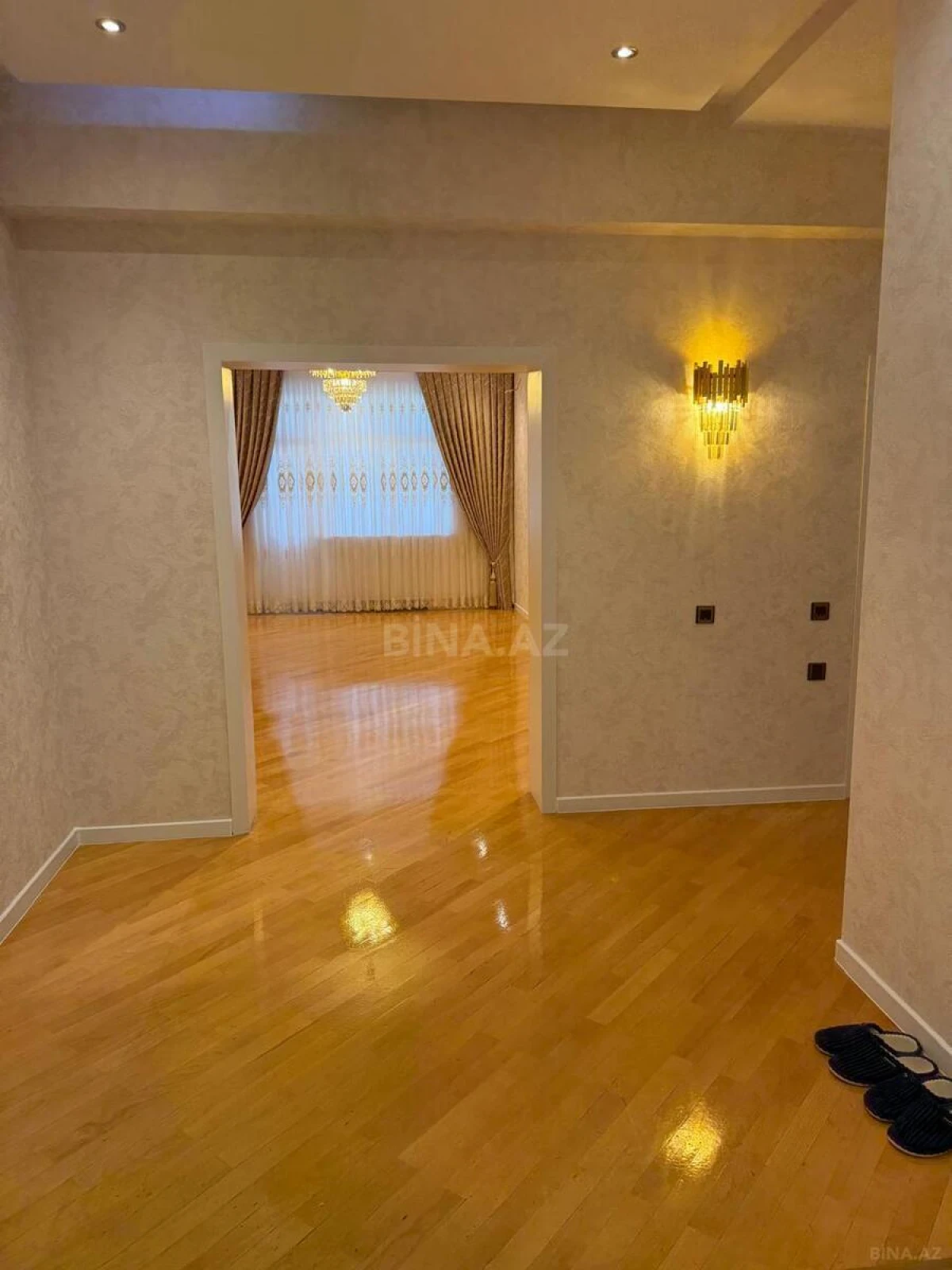 Satılır 3 otaqlı mənzil 121.8 m²