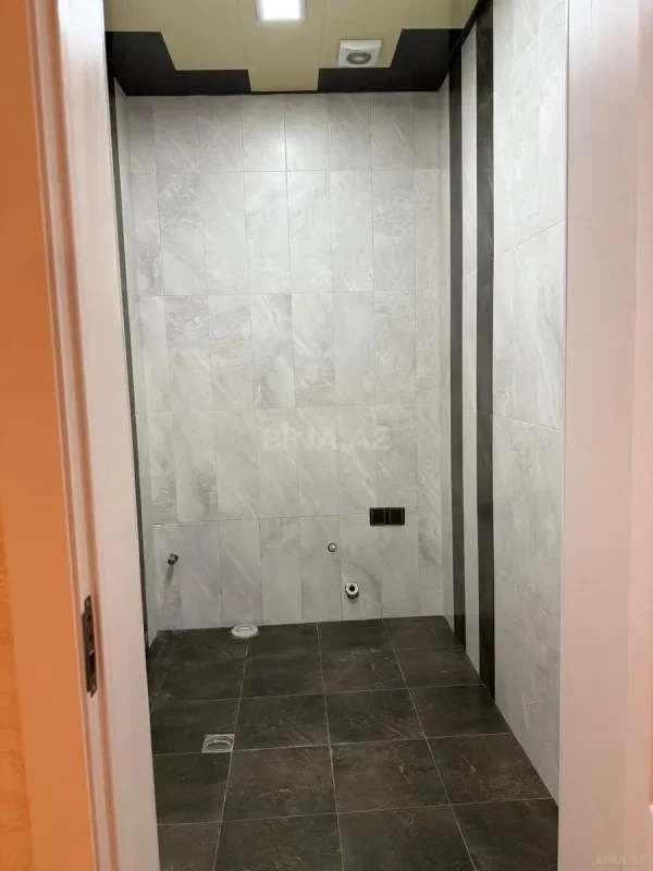 Satılır 3 otaqlı mənzil 121.8 m²