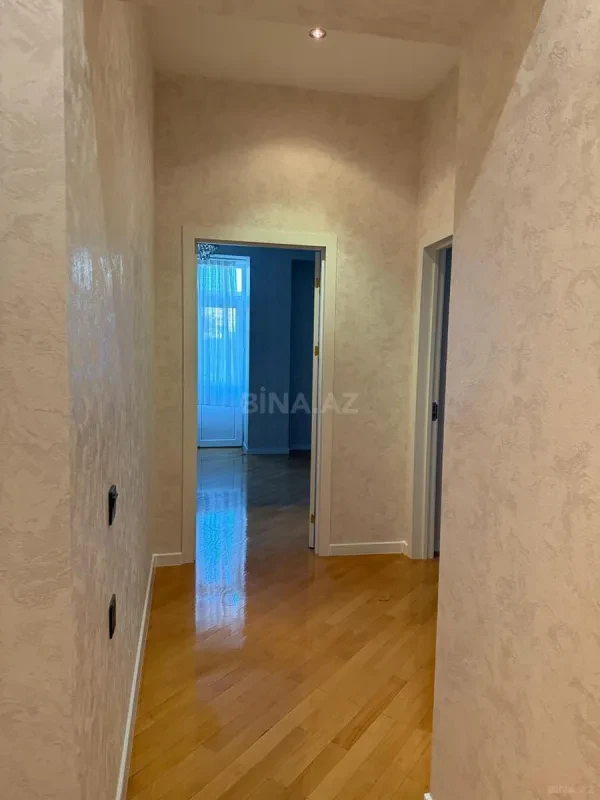 Satılır 3 otaqlı mənzil 121.8 m²