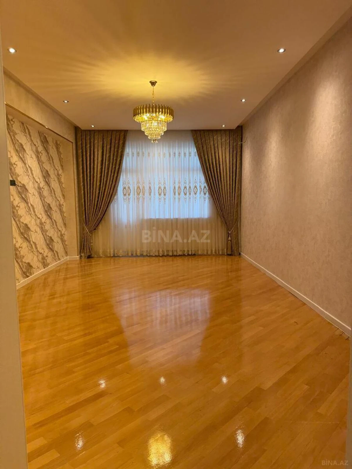 Satılır 3 otaqlı mənzil 121.8 m²